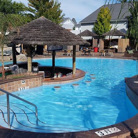 Commodore Resort Пут-ин-Бей Екстериор снимка