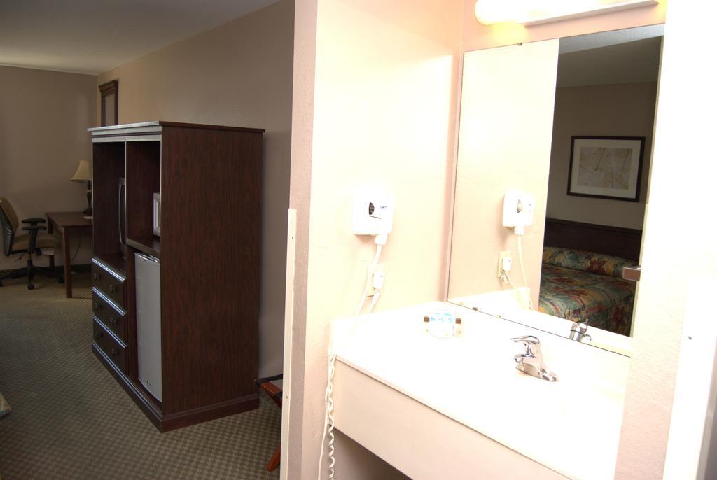 Commodore Resort Пут-ин-Бей Екстериор снимка