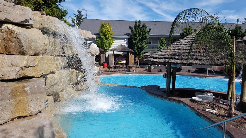 Commodore Resort Пут-ин-Бей Екстериор снимка