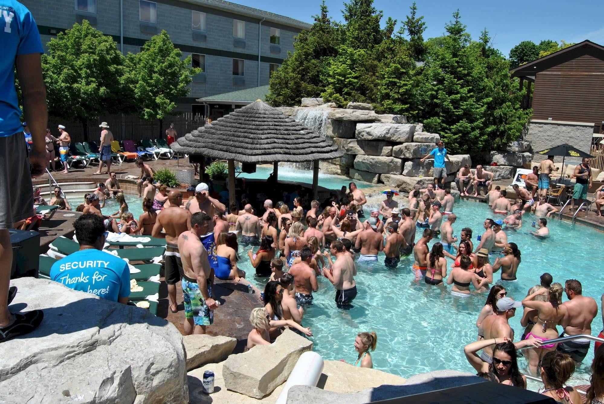Commodore Resort Пут-ин-Бей Екстериор снимка